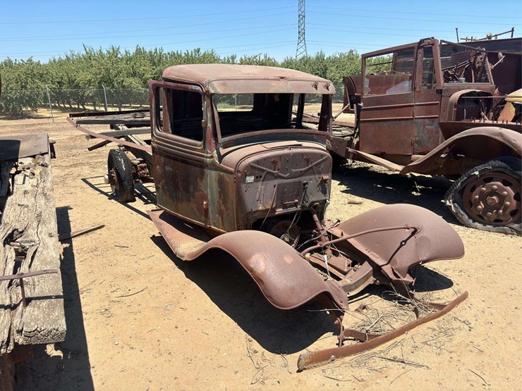 truck-cab-and-chassis-image-5