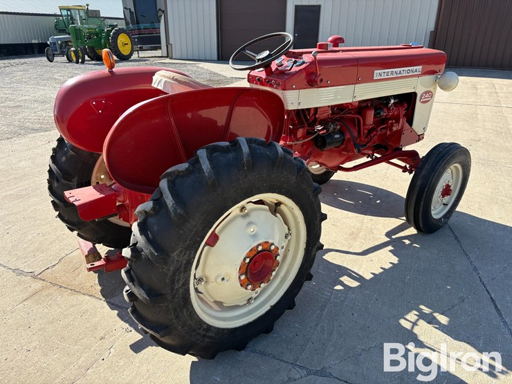 1961-international-240-image-5