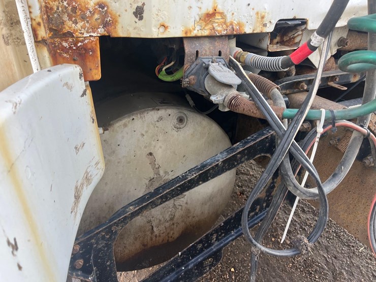 1998-volvo-semi-image-28