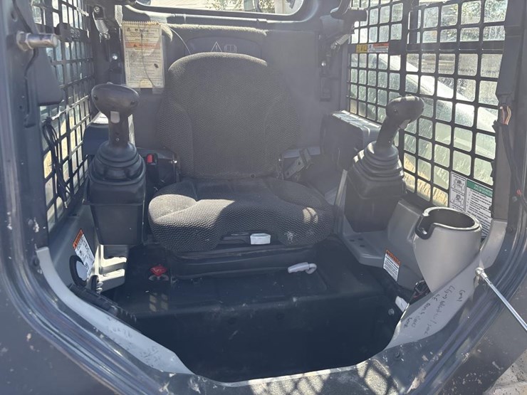 2022-bobcat-t870-image-30