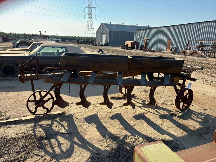 stockton-5-bottom-wooden-frame-plow-image-6