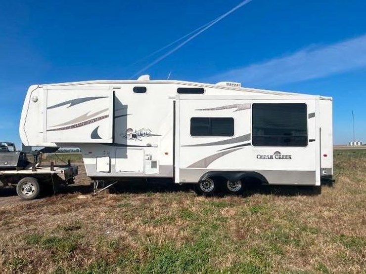 2006-forest-river-cedar-creek-30rkts-camper-image-3
