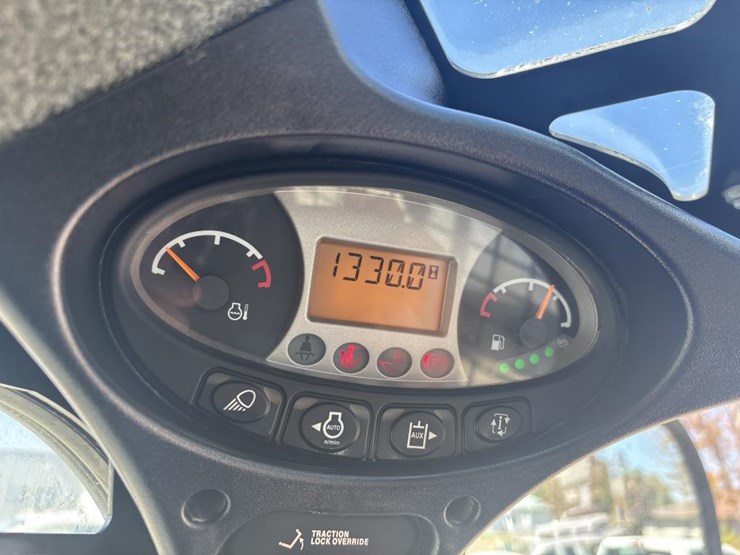 2022-bobcat-t870-image-39