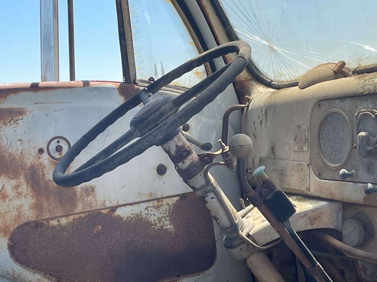 white-3000-truck-image-38