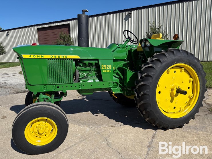 1970-john-deere-2520-image-1