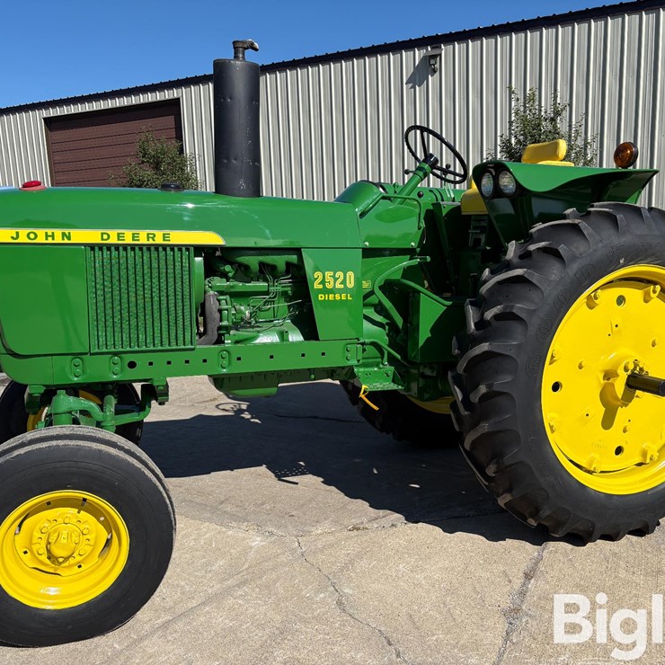 1970 JOHN DEERE 2520