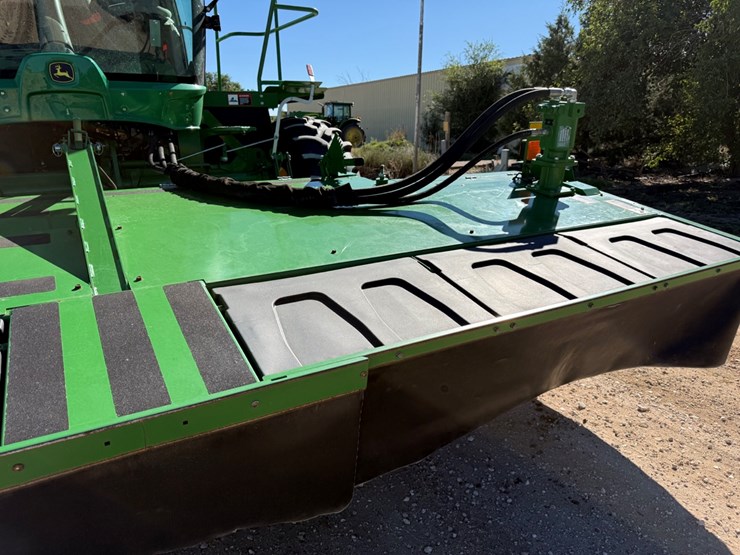 2019-john-deere-w235-image-29