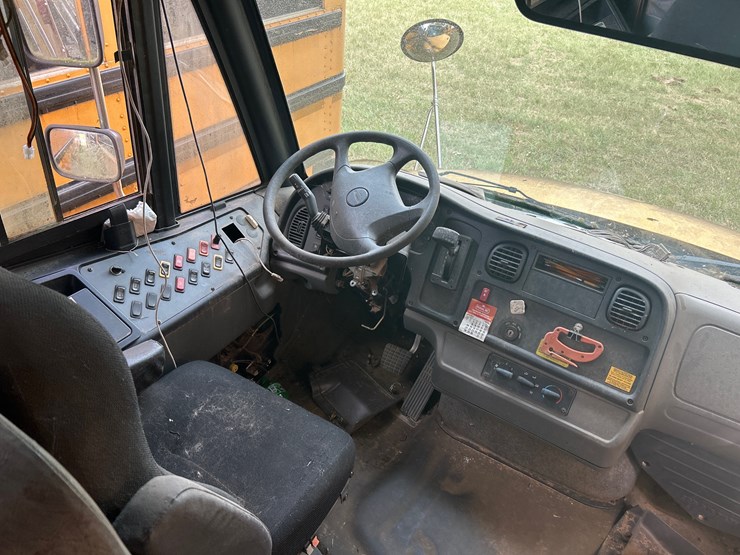 2012-freightliner-b2-image-10