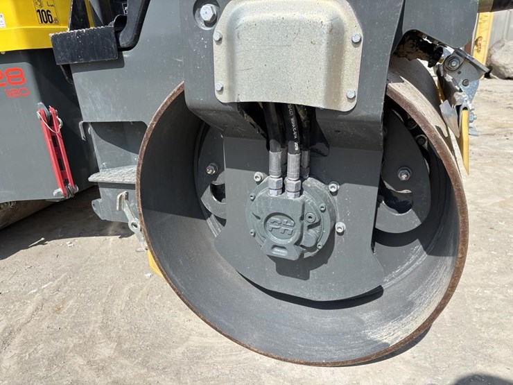 #5056-•-2019-wacker-neuson-rd28-smooth-drum-roller-image-35