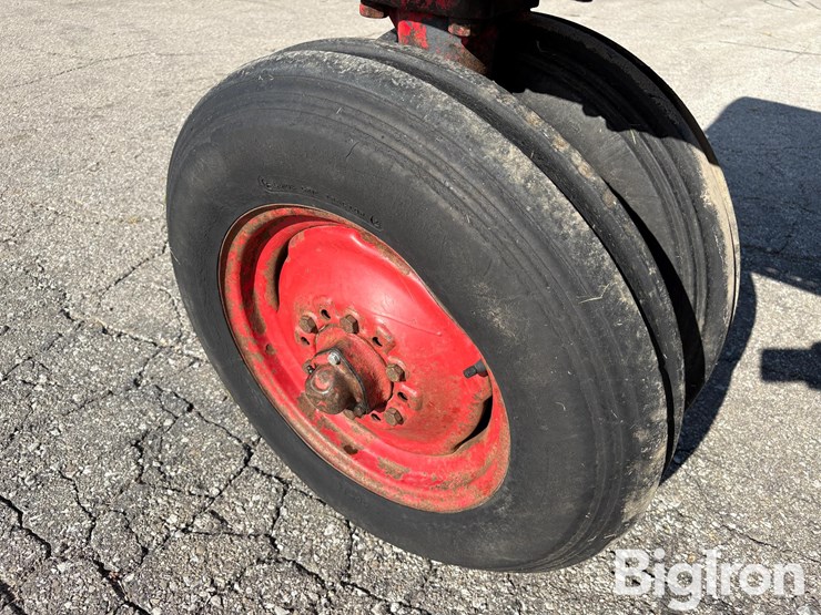 1962-case-ih-560-image-10