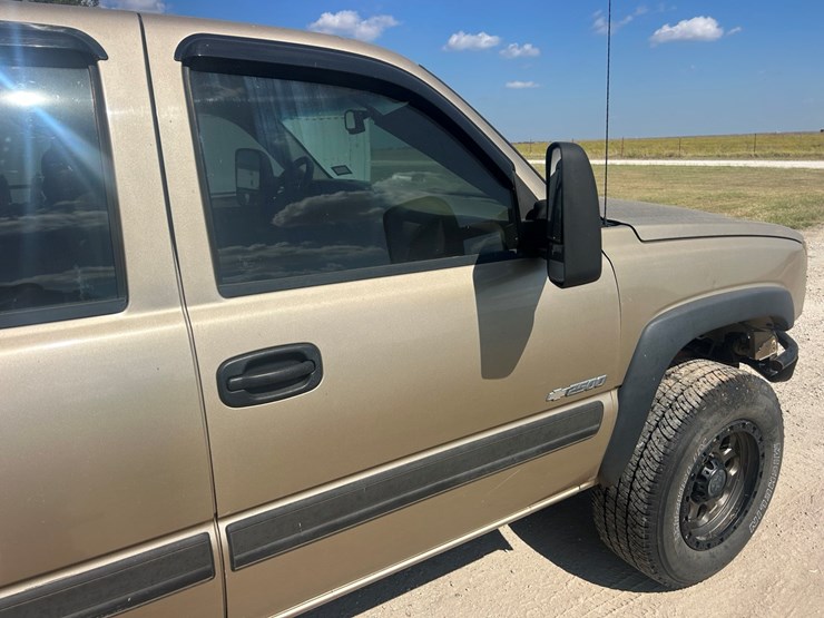 2004-chevrolet-2500-image-11