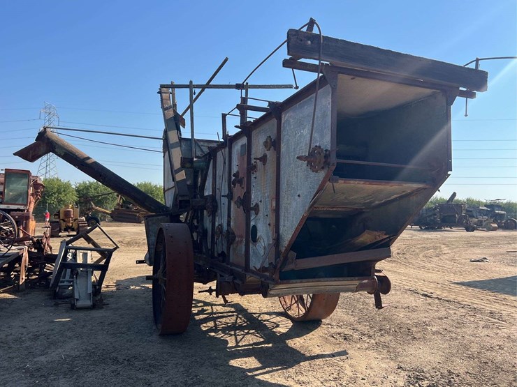 caterpillar-pull-type-combine-image-9