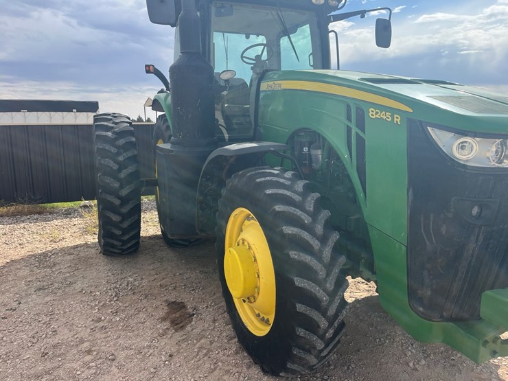 john-deere-8245r-image-11