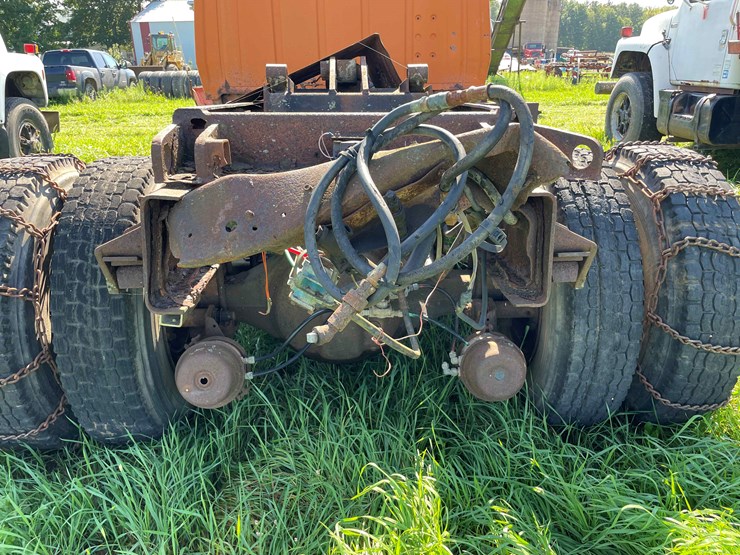 1984-ford-8000-image-20