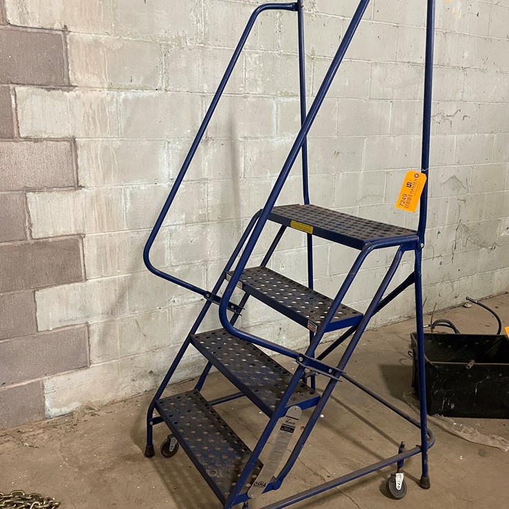 #7249 • Louisville Steel 4 Step Warehouse Ladder