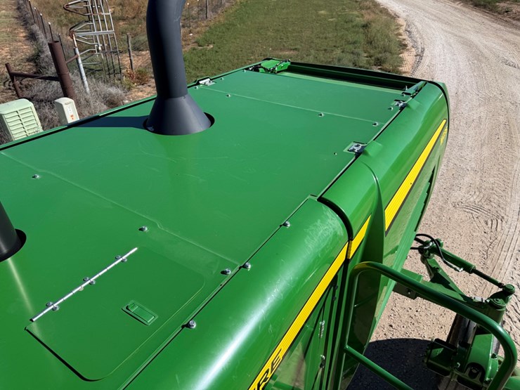 2019-john-deere-w235-image-36