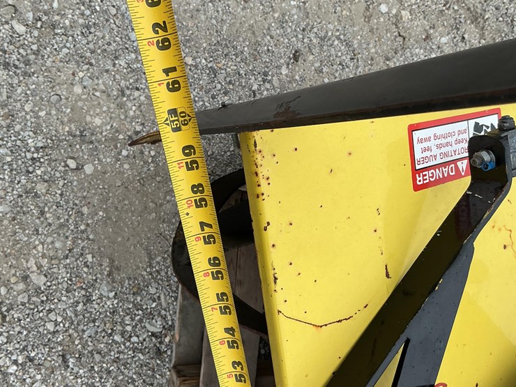 john-deere-5'-front-mount-snow-blower-image-13