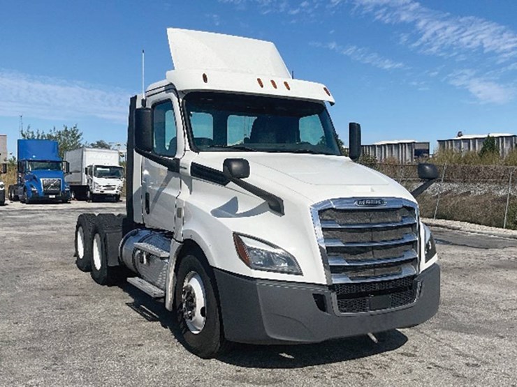 2018-freightliner-cascadia-126-image-1