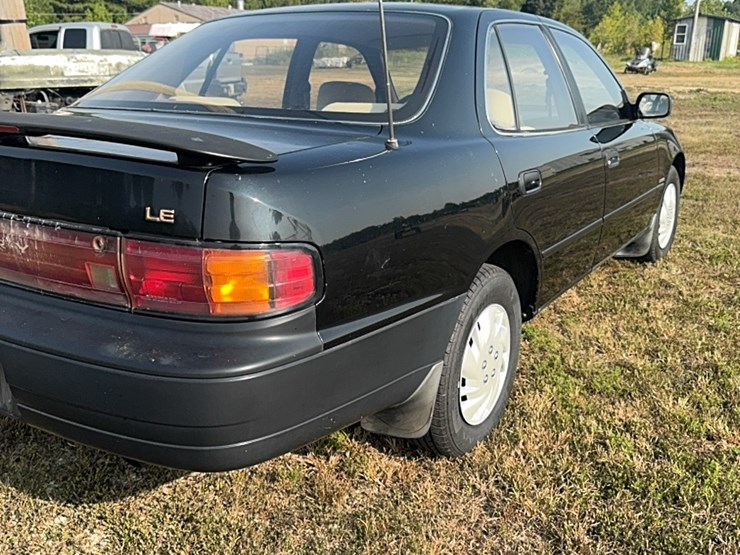 1994-toyota-camry-le-image-4