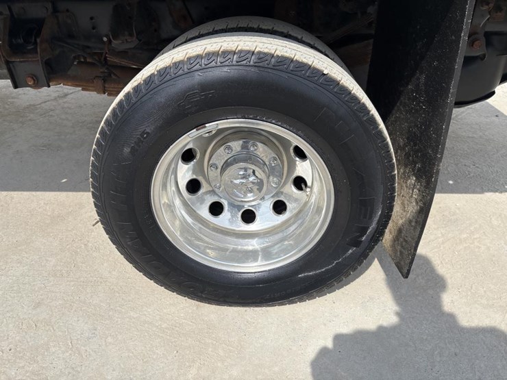 2015-dodge-ram-3500-image-25