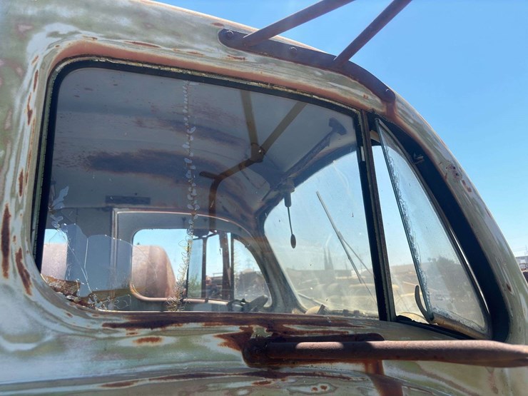 white-3000-truck-image-29