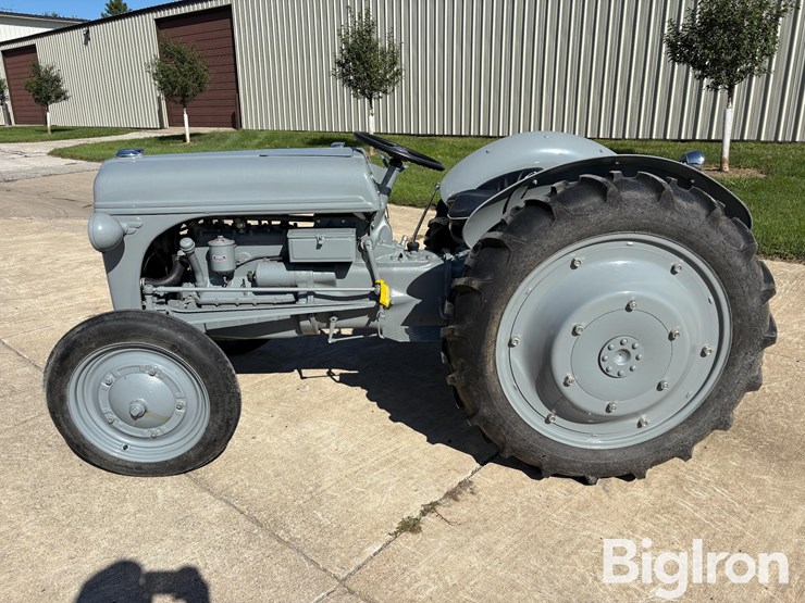 1940-ford-9n-image-8