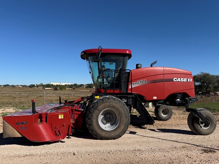 2020-case-ih-wd2104-image-2