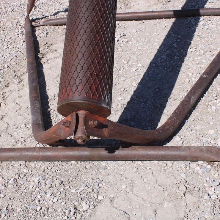 #4057 • Free Standing Cattle Oiler