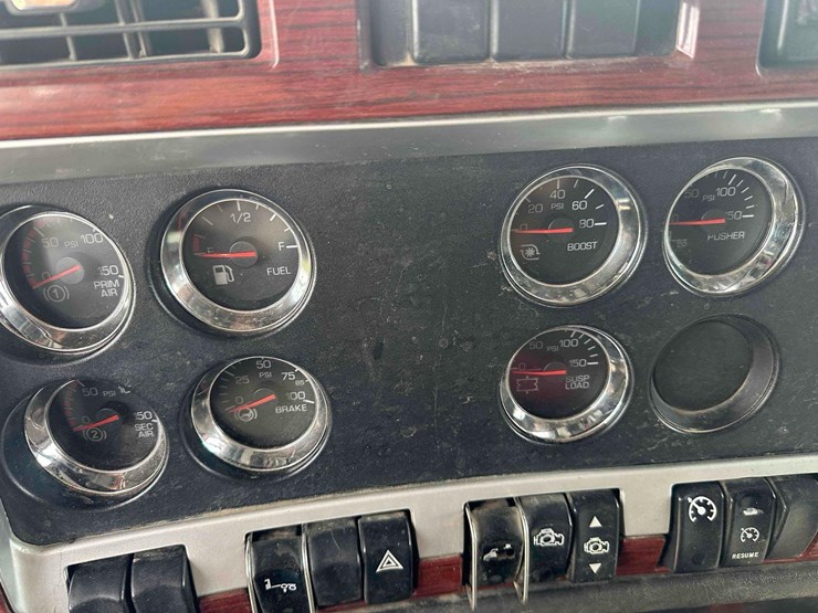 2007-kenworth-w900-image-19