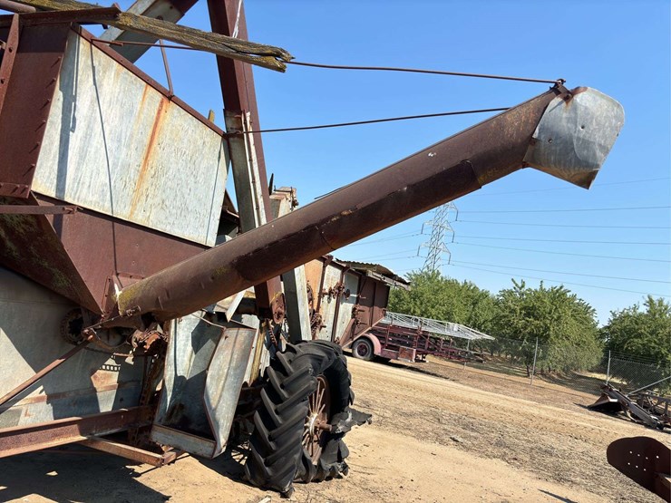 john-deere-pull-type-combine-image-20