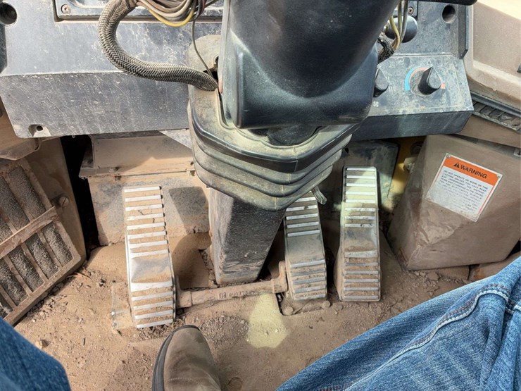 caterpillar-938f-image-41