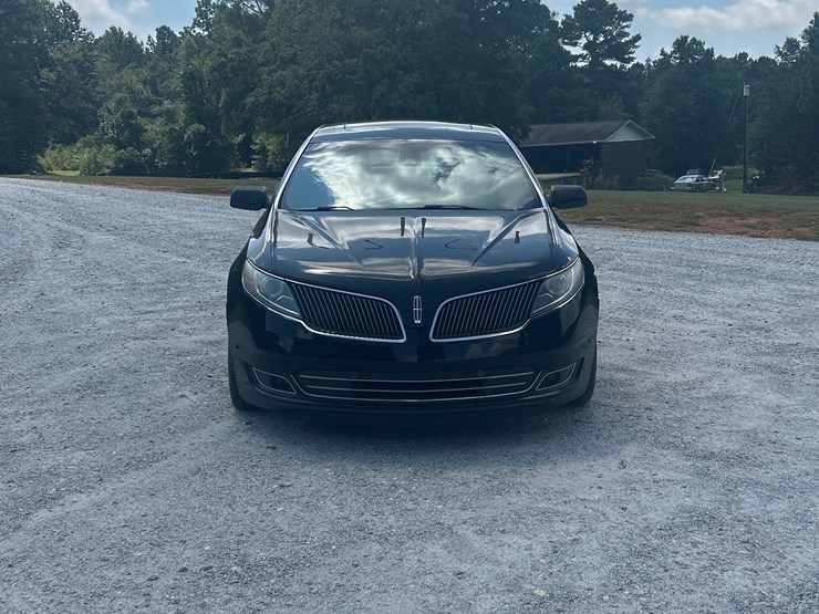 #400-•-2016-lincoln-mks-passenger-car-image-8