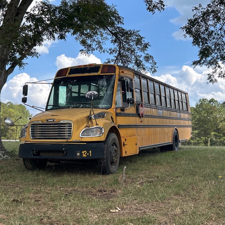2012 FREIGHTLINER B2