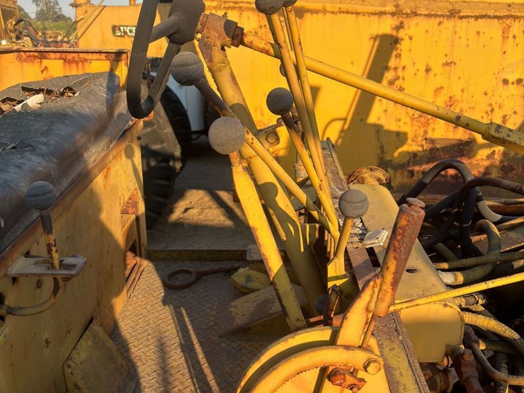 pmco-speedmatic-pm412-road-grader-image-45