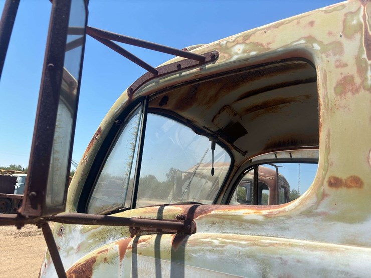 white-3000-truck-image-24