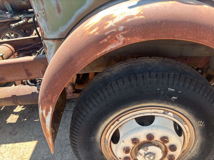 white-3000-truck-image-49