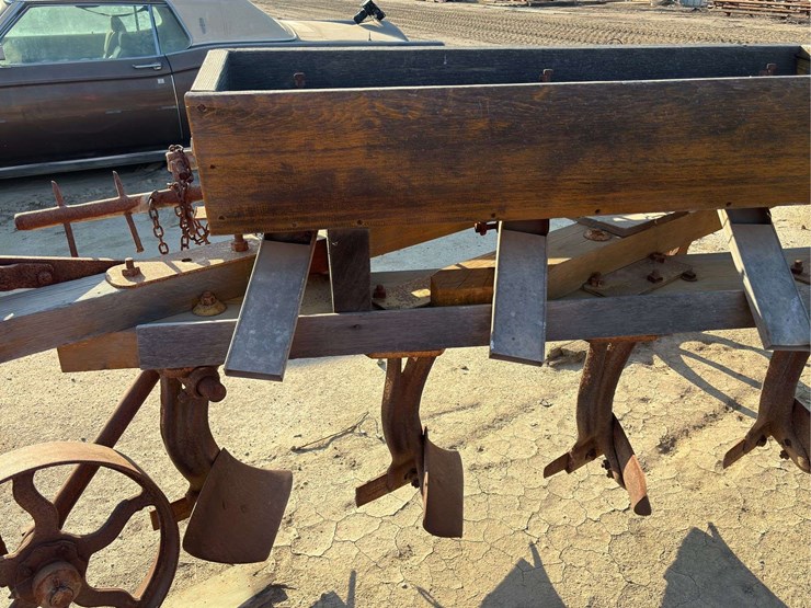 stockton-5-bottom-wooden-frame-plow-image-18