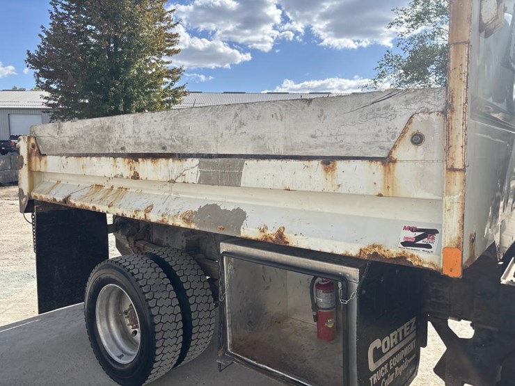 #5081-•-2005-gmc-c4500-4x4-single-axle-dump-truck-image-16