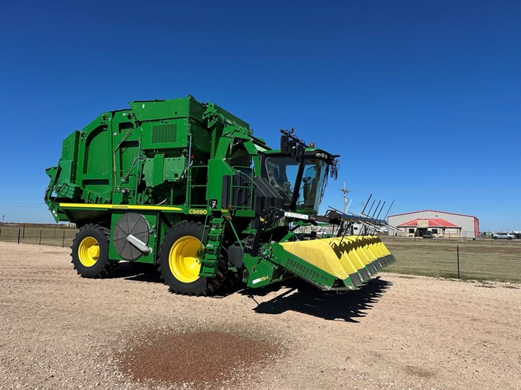 2017-john-deere-cs690-image-11