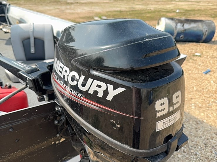 15-foot-fishing-boat-with-mercury-9.9-horse-motor-image-7