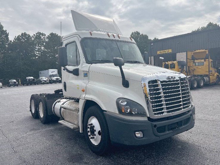 2018-freightliner-cascadia-125-image-1