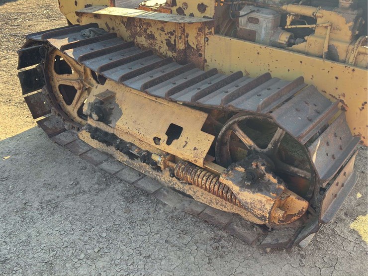 caterpillar-twenty-two-image-12