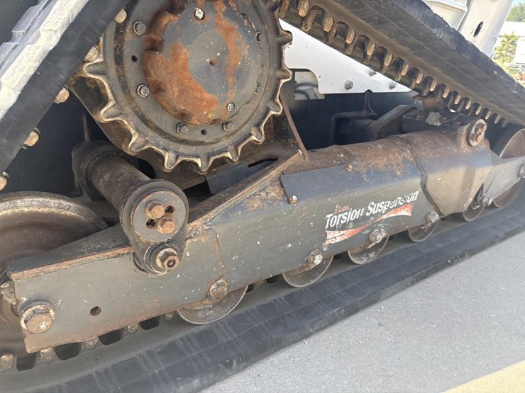 2022-bobcat-t870-image-51