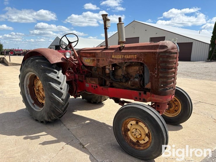 1956-massey-harris-444-image-3