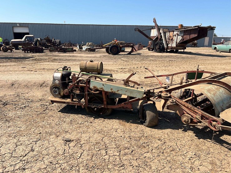 self-propelled-almond-sweeper-image-6