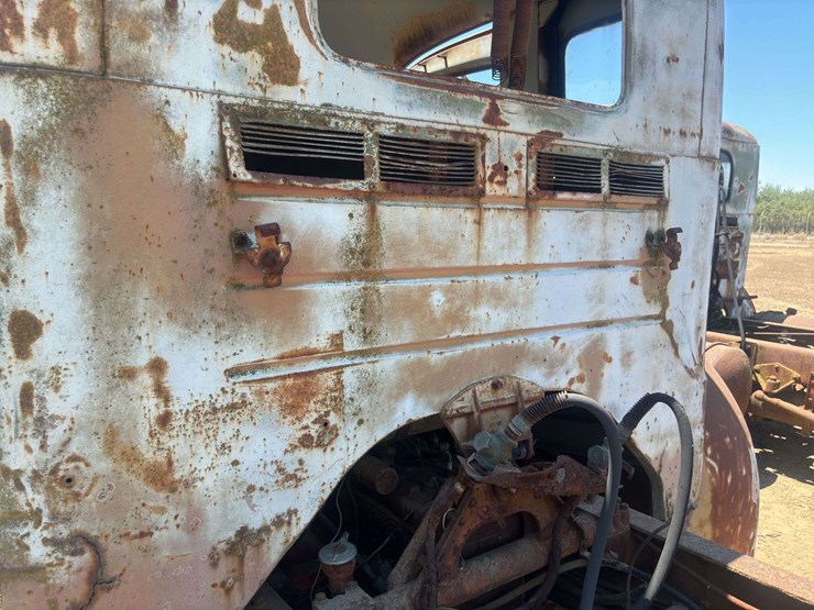 white-3000-truck-image-41