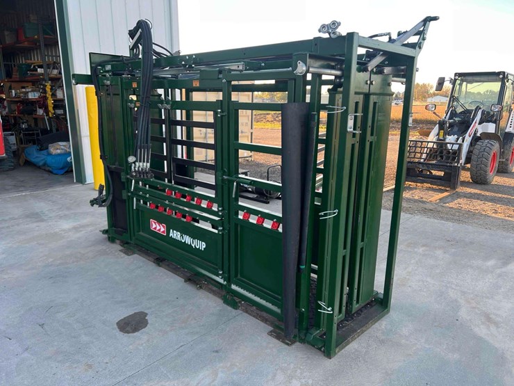 2019-arrowquip-q-power-106-series-hydraulic-squeeze-chute-image-1