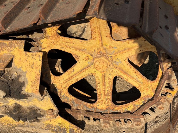 caterpillar-twenty-two-image-19