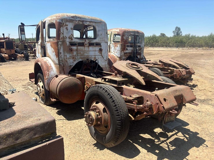 white-3000-truck-image-3