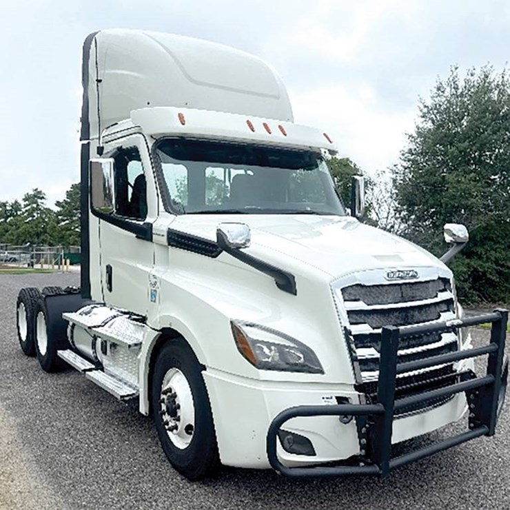 2020 FREIGHTLINER CASCADIA 126